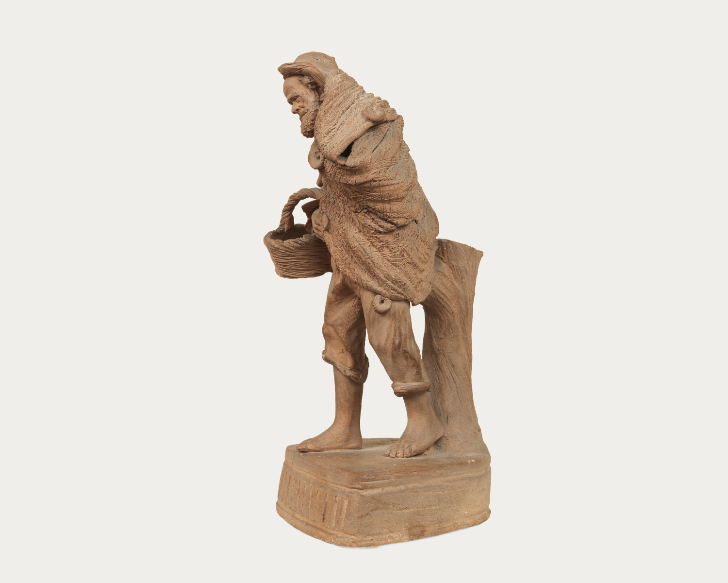 Scultura in terracotta raffigurante un pescatore