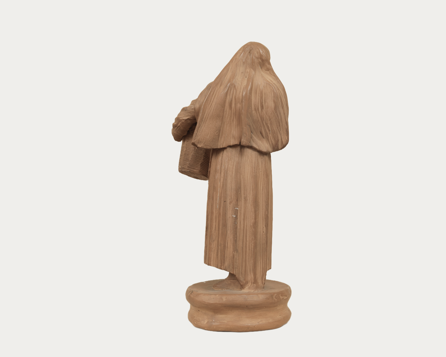 Scultura in terracotta raffigurante una fruttivendola